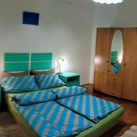 Fuesti Fecske Apartman ไฮจ์ดุสโซบอสโล ภายนอก รูปภาพ