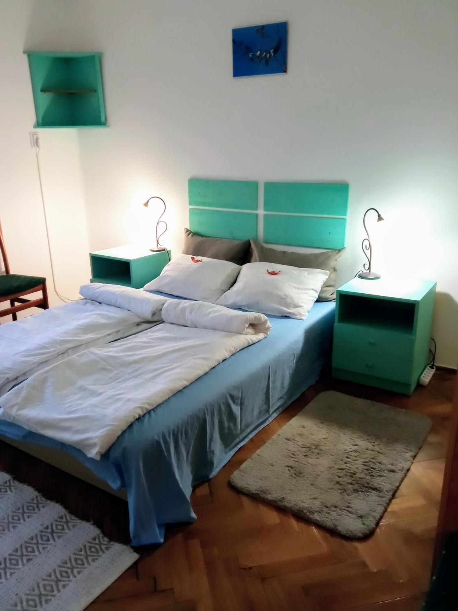 Fuesti Fecske Apartman ไฮจ์ดุสโซบอสโล ภายนอก รูปภาพ