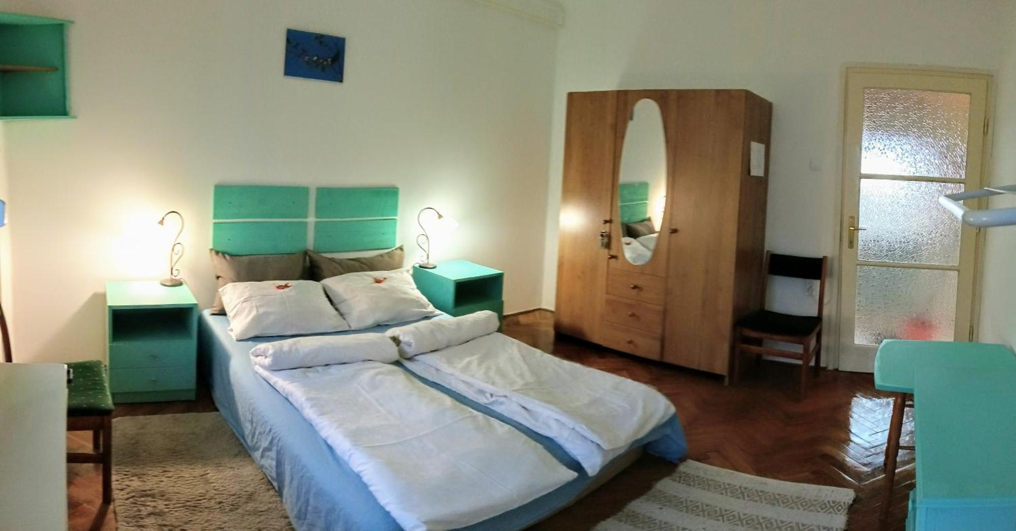 Fuesti Fecske Apartman ไฮจ์ดุสโซบอสโล ภายนอก รูปภาพ